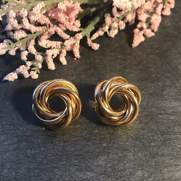 Jewelry - 𝅺Chunky Gold Color Stud Earrings